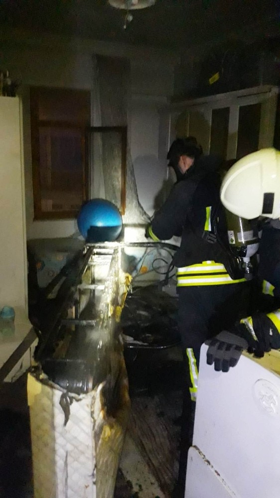 Fethiye‘de elektrikli ısıtıcı evi yaktı 