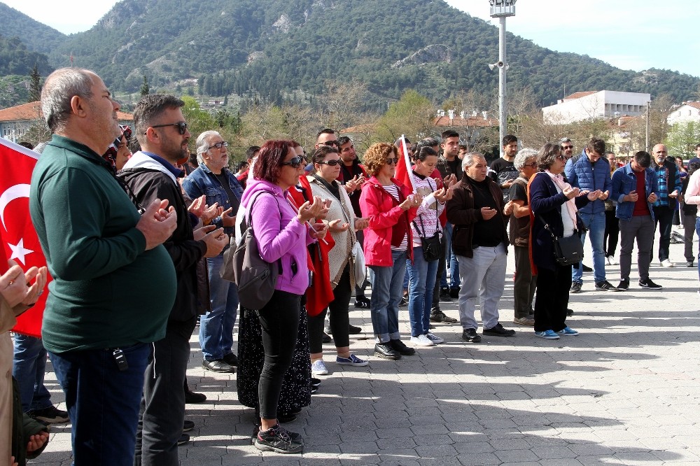 Fethiye’de, İdlib şehitleri için yürüyüş ve konvoy düzenlendi 