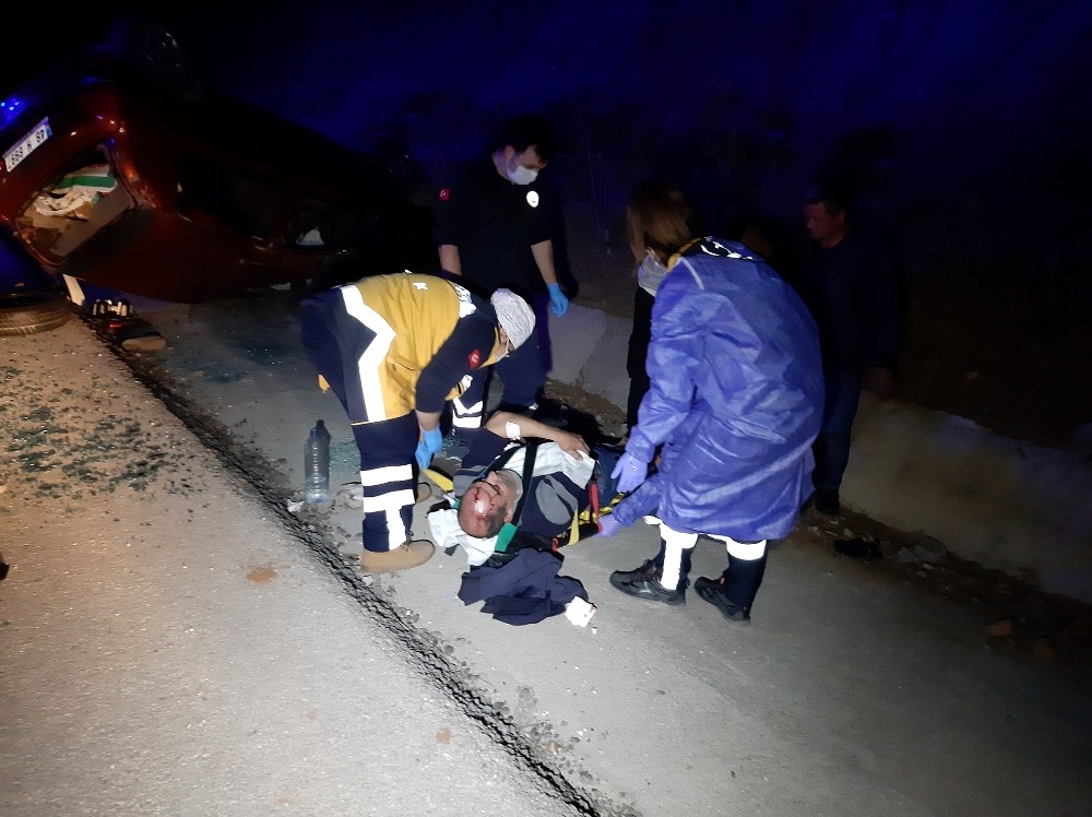 Fethiye’de köpeğe çarpan otomobil devrildi; 6 yaralı 
