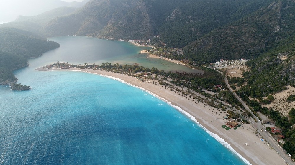 Fethiye’de sahil ve meydanlar boş kaldı 