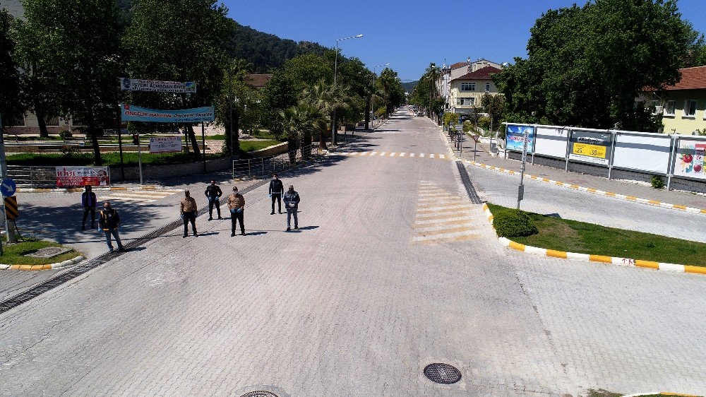 Fethiye’de sokağa çıkma kısıtlamasına uymayan 71 kişiye 72 bin lira ceza 