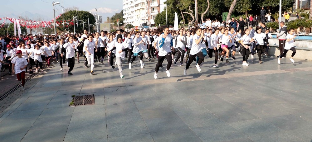 Fetih Gençlik Koşusu’nda kıyasıya mücadele 