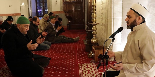 Fetih Suresi yerine Enternasyonal Marşı’nı mı okuyacaktık hokkabaz!