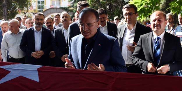 FETÖ davalarının kritik ismiydi! Evinde ölü bulunan Şükrü Çağlar son yolculuğuna uğurlandı!