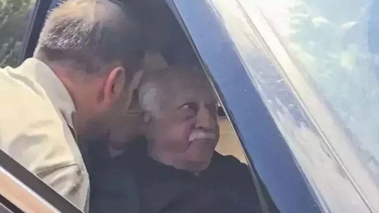 Fetullah Gülen'i gömme hazırlığı! Bahçeli evde örgüt mensupları çiftliğe iş makinesi getirdi!