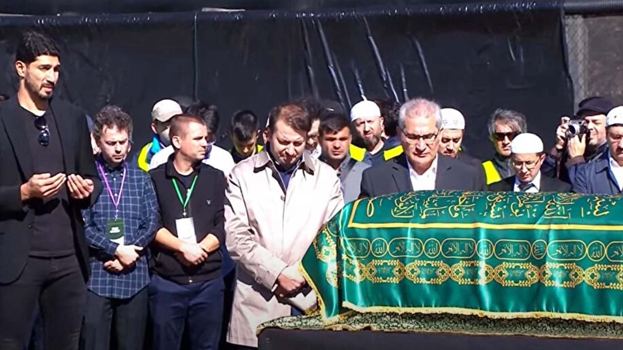 FETÖ elebaşı Gülen'e cenaze töreni: Beyzbol sahasında VIP cenaze