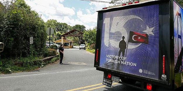 FETÖ elebaşı terörist Gülen'in kapısına dayandılar