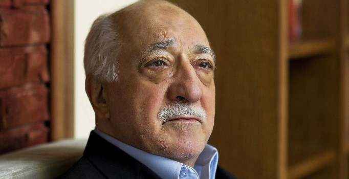 FETÖ elebaşının avukatları Trump'ın başdanışmanı için yazılı açıklama yaptı
