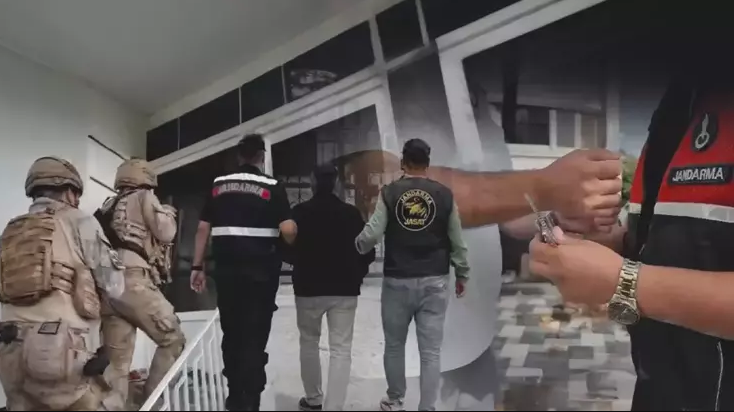 FETÖ finans yapılanmasına yeni darbe: Para transfer zinciri deşifre oldu! Şüpheli 13 isim için gözaltı kararı