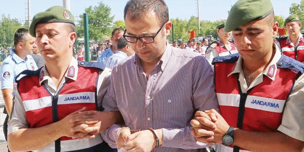 FETÖ imamı Hakan Çiçek'i 2 saniyelik video ele verdi!