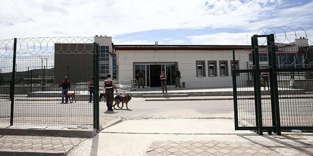 FETÖ imamının karısından müştekilere tehdit