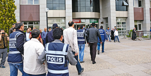 FETÖ, yüksek puan alanları ‘cemaatçi’ diye fişlemiş