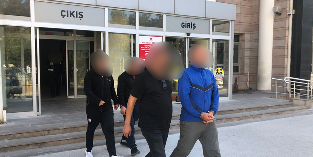 FETÖ'cü 3 asker sahte pasaportla kaçarken enselendi!