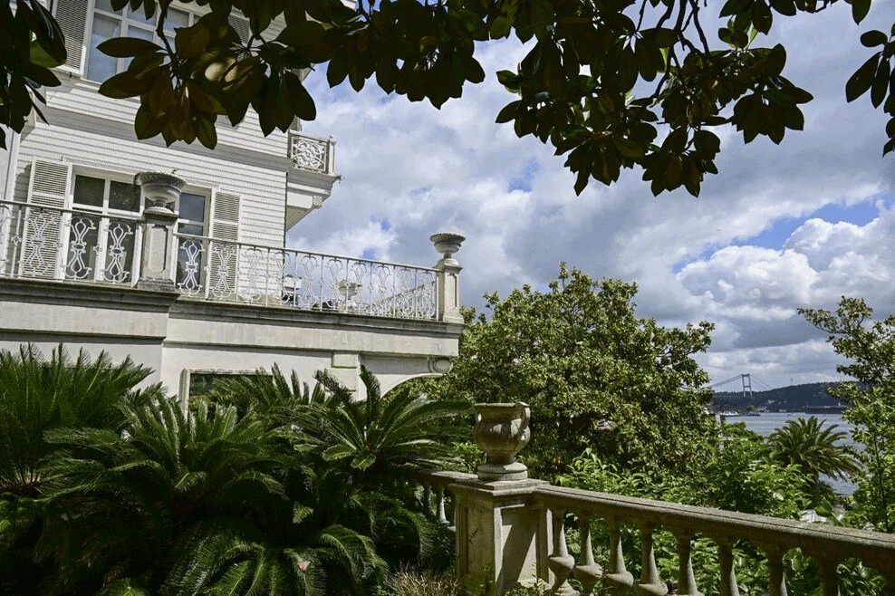 FETÖ’cü Akın İpek’in yalısı satışta! Arınç’ın savunduğu "Melek Anne" 750 milyon liralık köşkte oturmuş