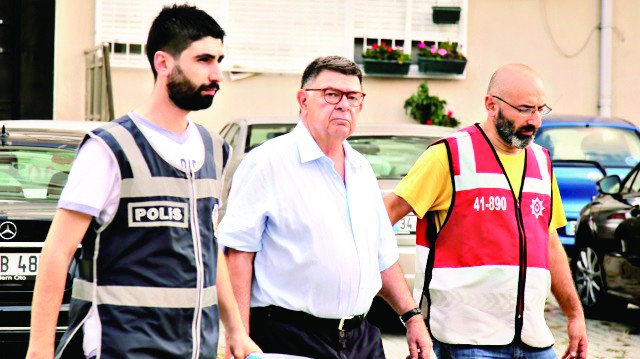 FETÖ’cü Alpay kanlı darbeyi desteklemiş