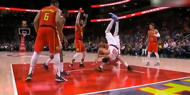 FETÖ'cü Enes Kanter havada takla attı! Fena dalga geçtiler