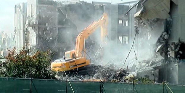 FETÖ'cü hainlerce vurulan TBMM’de yıkım sürüyor
