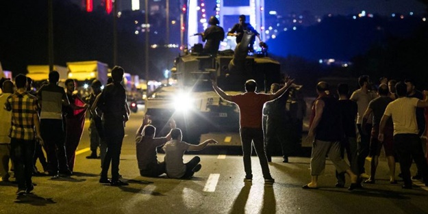 FETÖ'cü hainlerden her sene aynı tiyatro