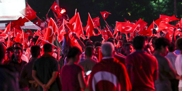 FETÖ'cü hainlerden vatandaşa sahte SMS!