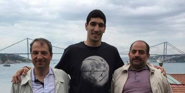 FETÖ'cü savcılarla fotoğraf çekilen diş hekimi itirafçı oldu