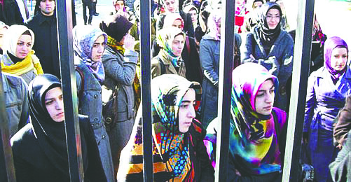 FETÖ’cüler, ‘füruat’ dediği başörtüsünü sahiplenmeye kalktı