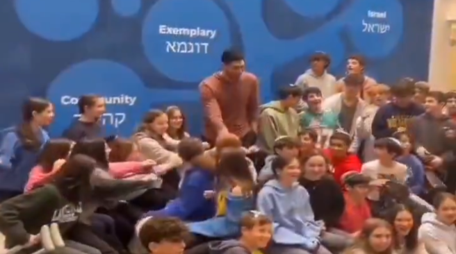 FETÖ'cüler kime hizmet ediyor bakın! Enes Kanter Yahudi okulunda İsrail'e destek buluşmasında