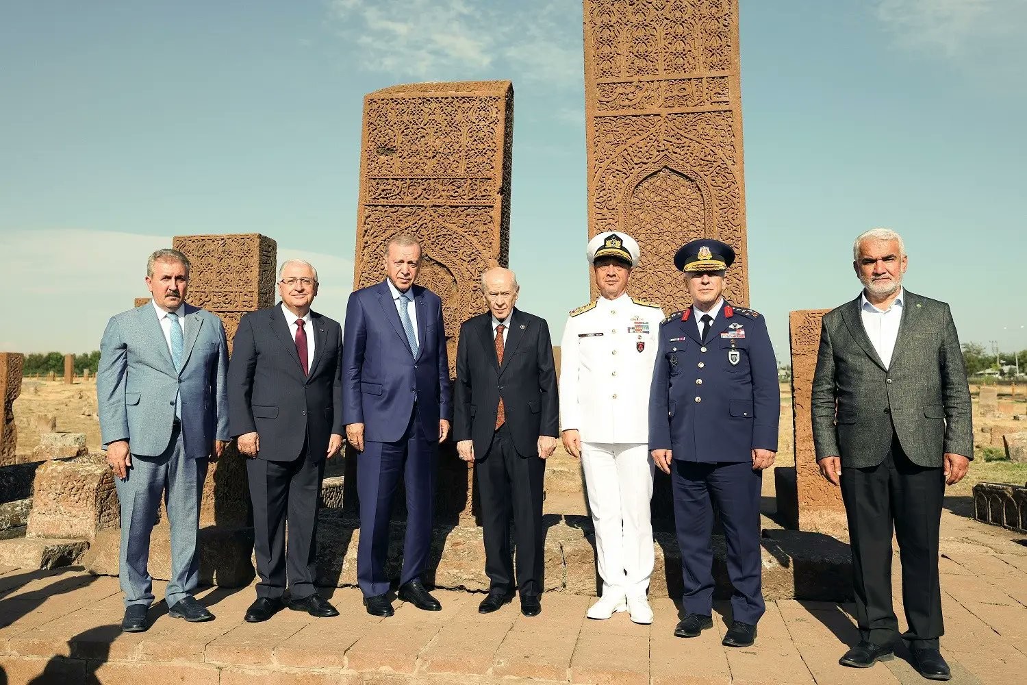 FETÖ’cüler saldırıya geçti! Laiklik çağrısıyla o komutanlar hedefte