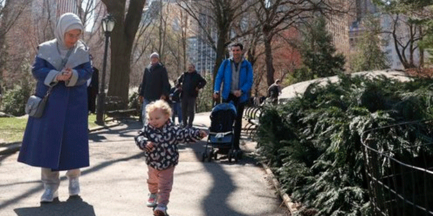 FETÖ’cülerden yeni yalan! Emine Erdoğan'ın Central Park ziyaretini alışveriş gibi gösterdiler