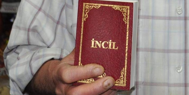 FETÖ’cülerin evinde İncil bulundu