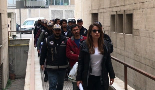 FETÖ'den aranan 14 kişi gaybubet evinde enselendi