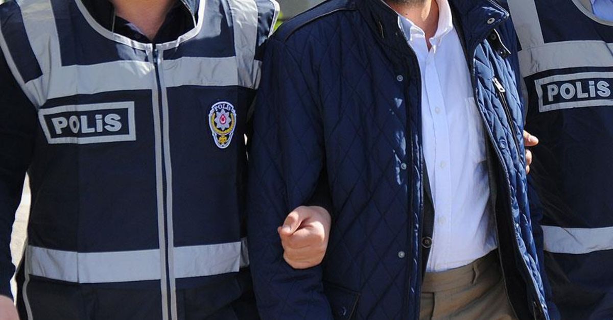 FETÖ'den aranıyordu! Enselendi