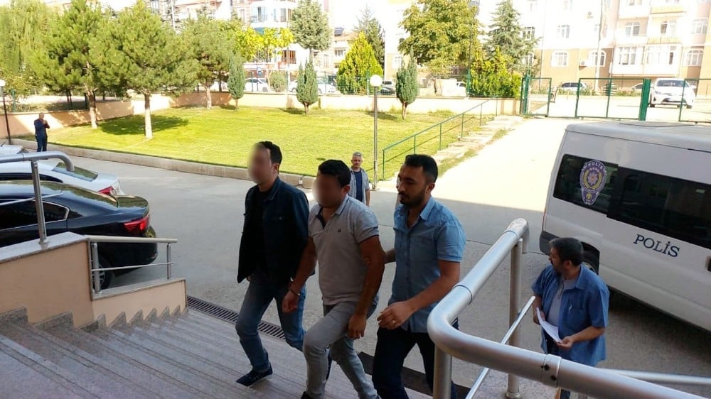 FETÖ’den gözaltına alınan 5 kişi adliyeye sevk edildi 