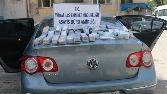 FETÖ'den ihraç edilen polis kaçakçılık yaparken yakalandı