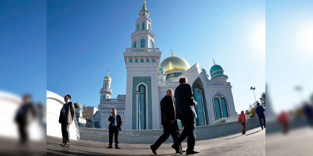 FETÖ’den imamlara casus iftirası