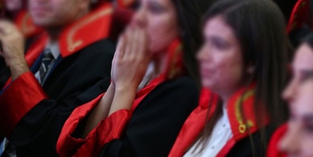 FETÖ’den kadın hakimlere etek ruhsatı!