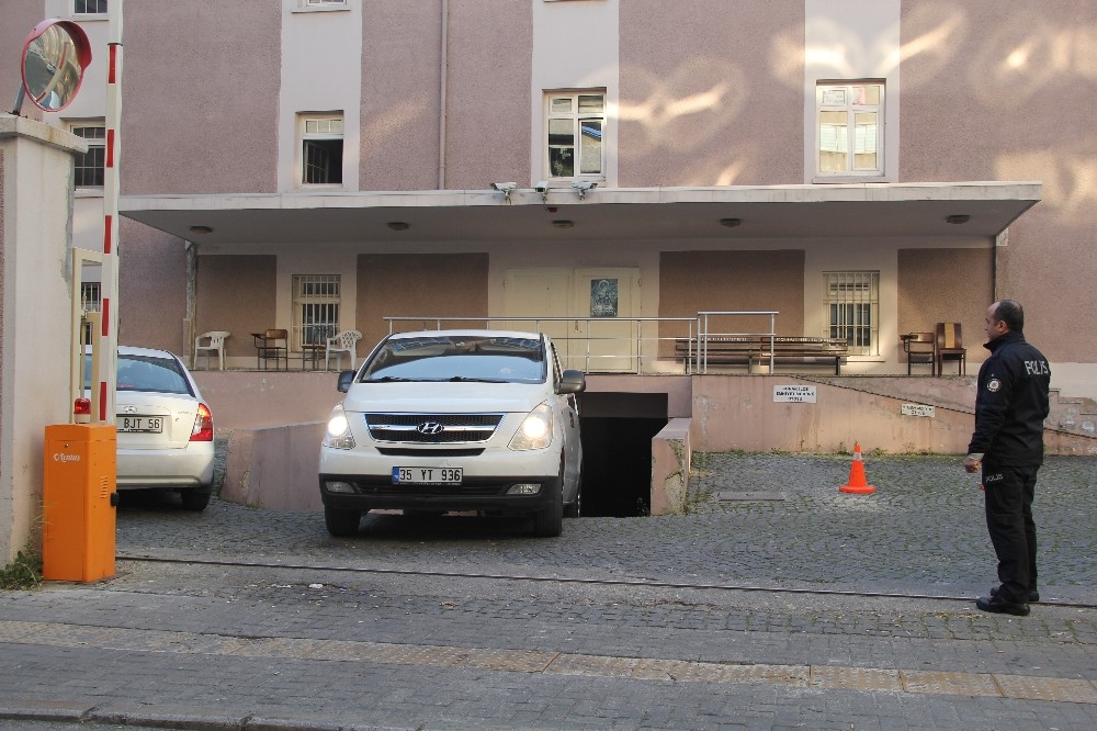 FETÖ’nün beyin takımlarından Bekmezci İzmir’de tutuklandı 