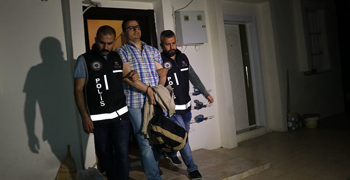 FETÖ'nün gaybubet evlerine operasyon: 4 kişi gözaltında