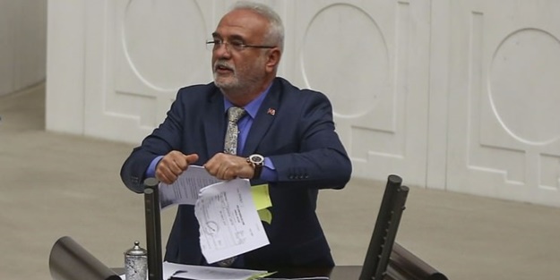 FETÖ'nün gönderdiği kağıtları kürsüde yırttı - VİDEO