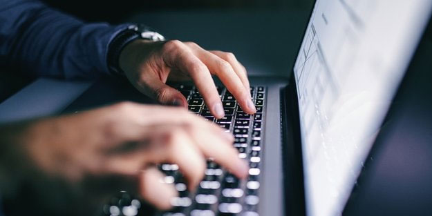 FETÖ'nün kara kutusu terörist mavi tık aldı