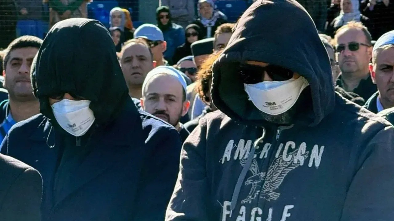 FETÖ'nün maskeli gövde gösterisi fiyaskoyla sonuçlandı! Ahmet Hakan'dan olay yazı