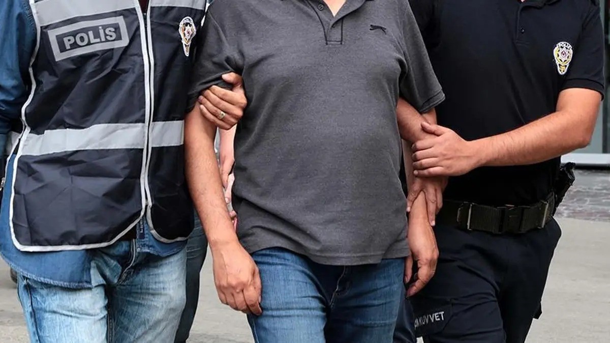 FETÖ’nün sözde mahrem imamı enselendi!