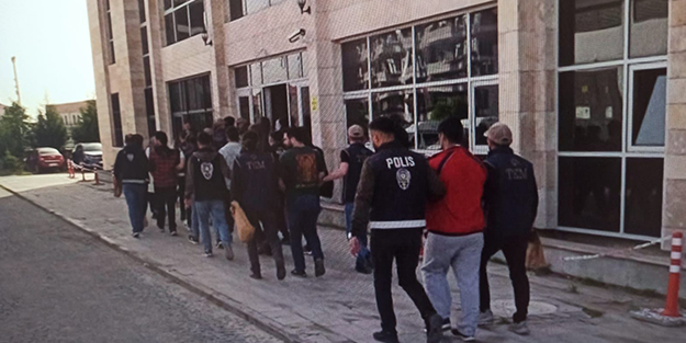 FETÖ'ye eş zamanlı operasyon! 15 gözaltı