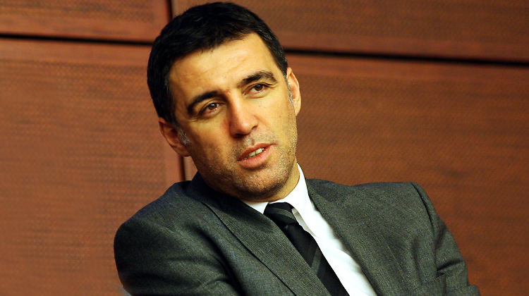 'FETÖ'ye küfrediyorum, Hakan Şükür beğeniyor!'