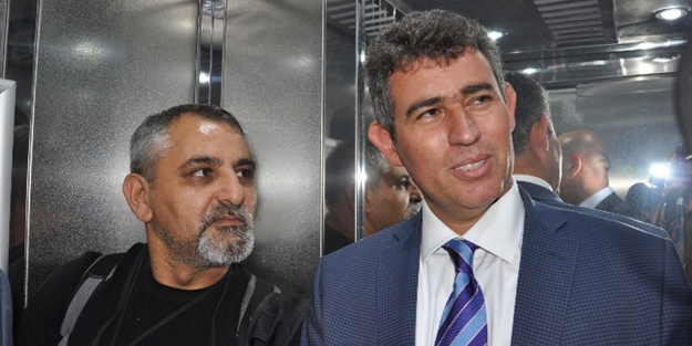 Feyzioğlu asansörde mahsur kalınca dualar havada uçuştu