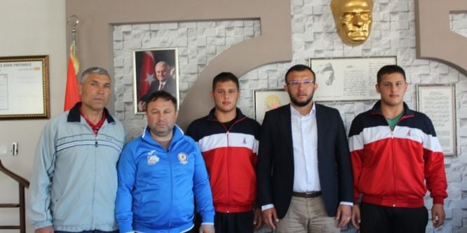İkiz güreşçilerden Başkan Sami Yavaş’a ziyaret