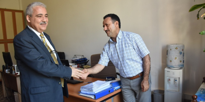 Vali Güvençer valilik personeliyle bayramlaştı