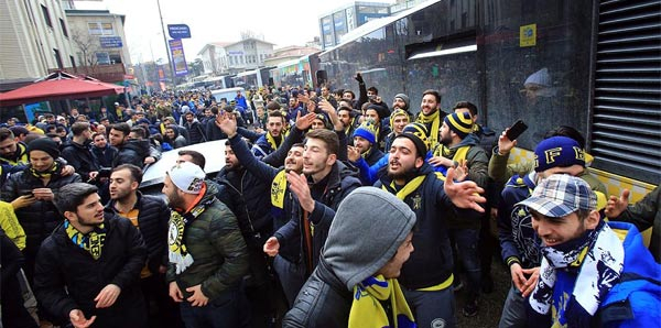Fenerbahçe taraftarı Vodafone Arena’ya geldi