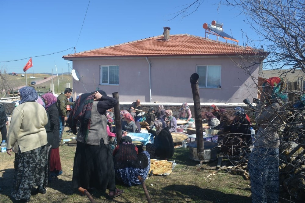 Fidan dikip gözleme yaptılar 