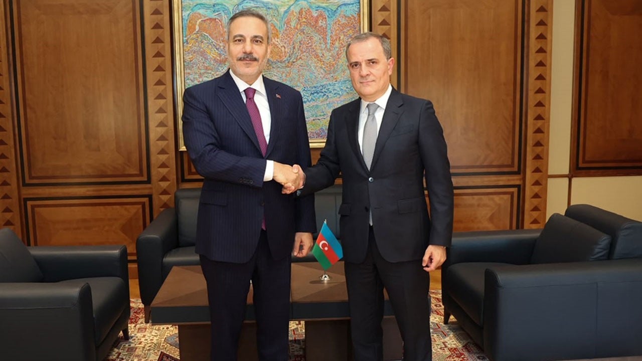 Fidan’dan Azerbaycan'da kritik mesajlar: Savaşın Karadeniz’e yayılmasını kabul etmiyoruz
