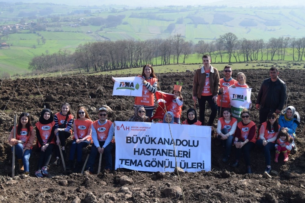 Fidanlar toprakla buluşturuldu 